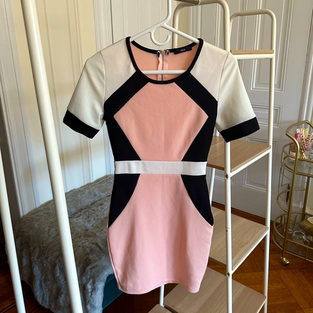 Pink white and black colorblock short sleeve mini dress size small ✨ from lulu’s